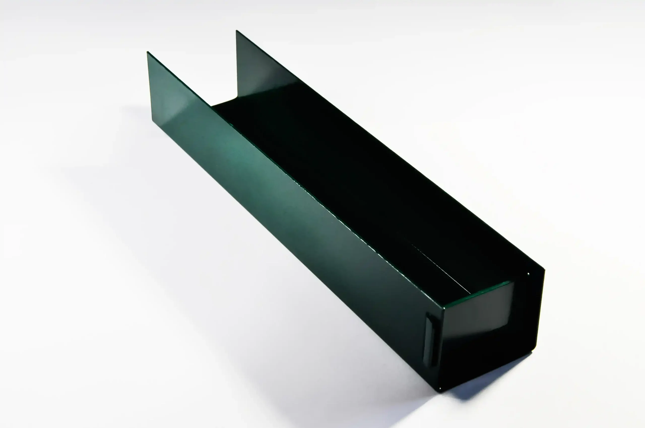 uchwyt do podmurówki z blaszką w kolorze zielonym