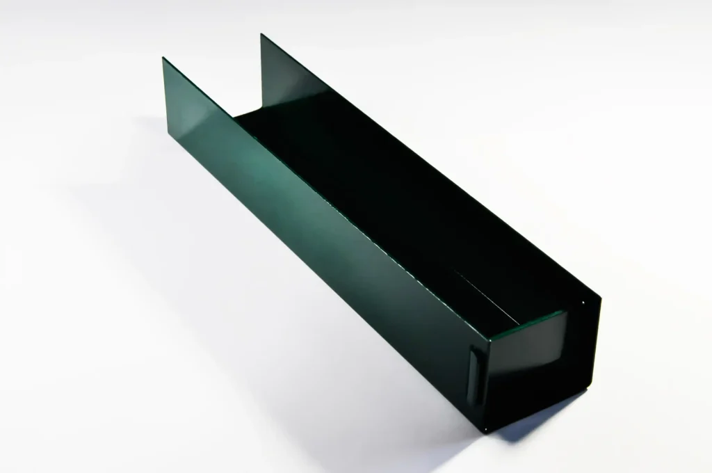 uchwyt do podmurówki w kolorze zielonym do montażu ogrodzeń