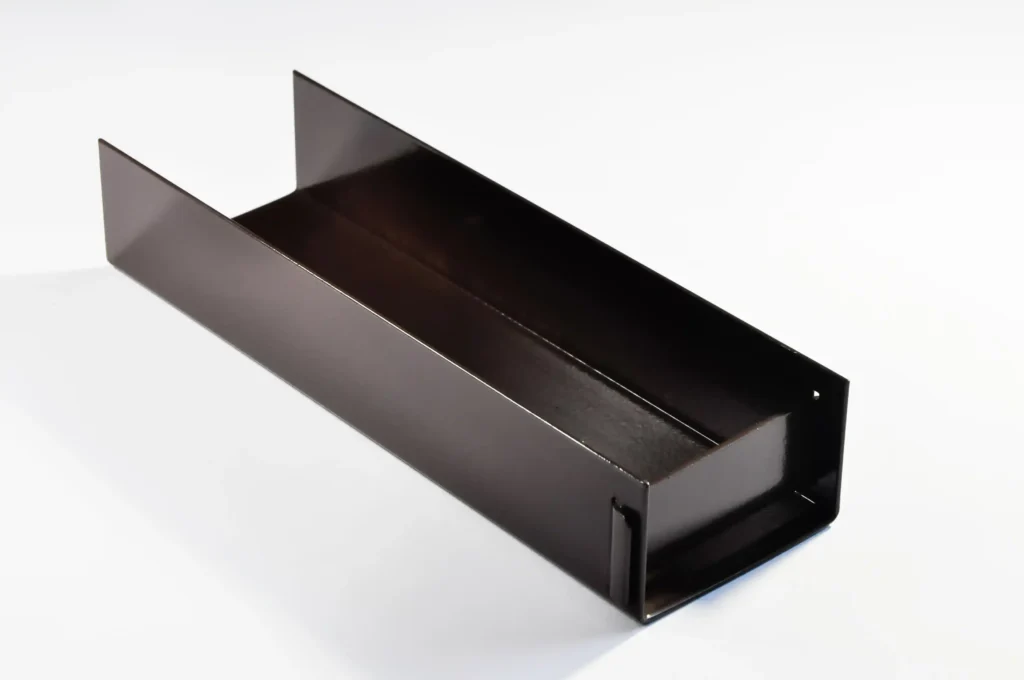 uchwyt do podmurówki z blaszką