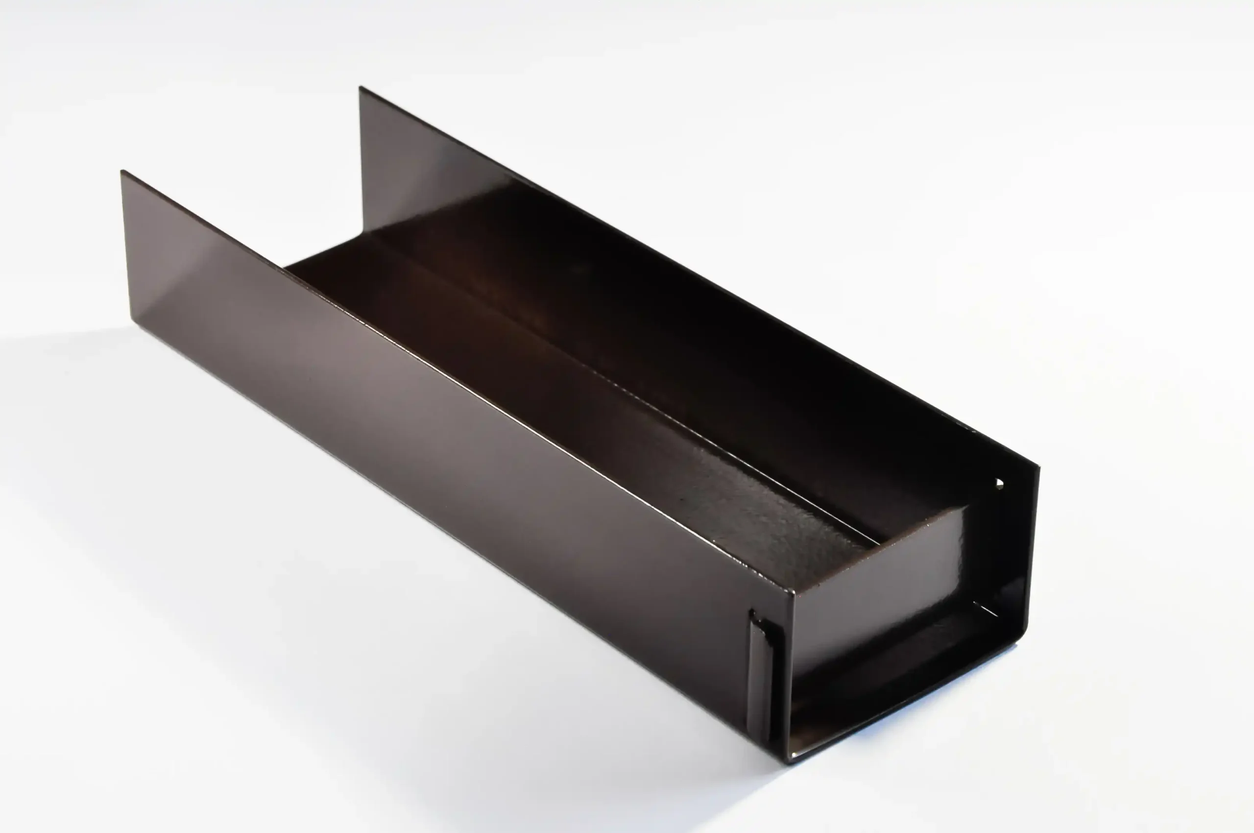 uchwyt do montażu podmurówki w kolorze brązowym