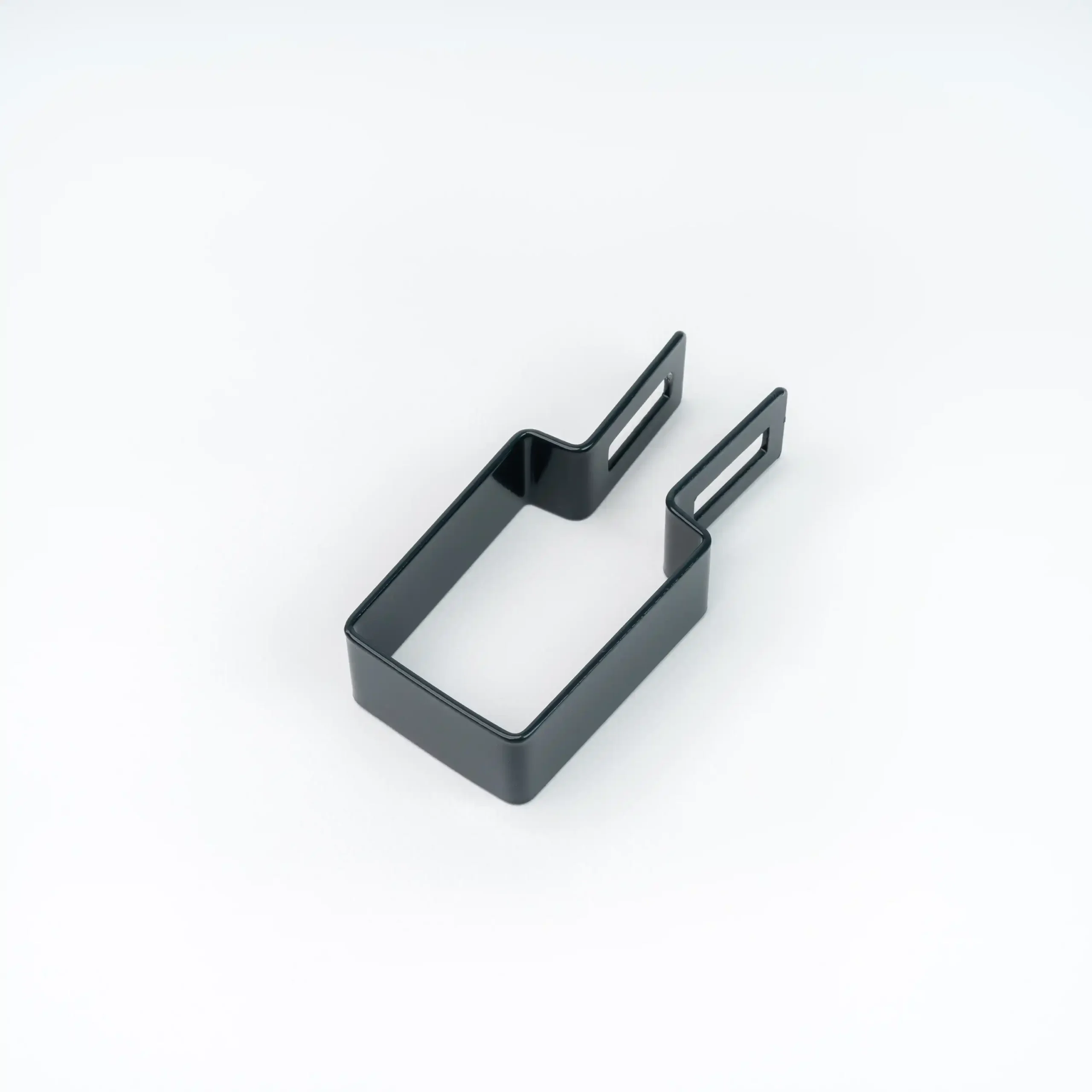 Obejma odwrotna do montażu ogrodzeń 60 x 40cm na białym tle