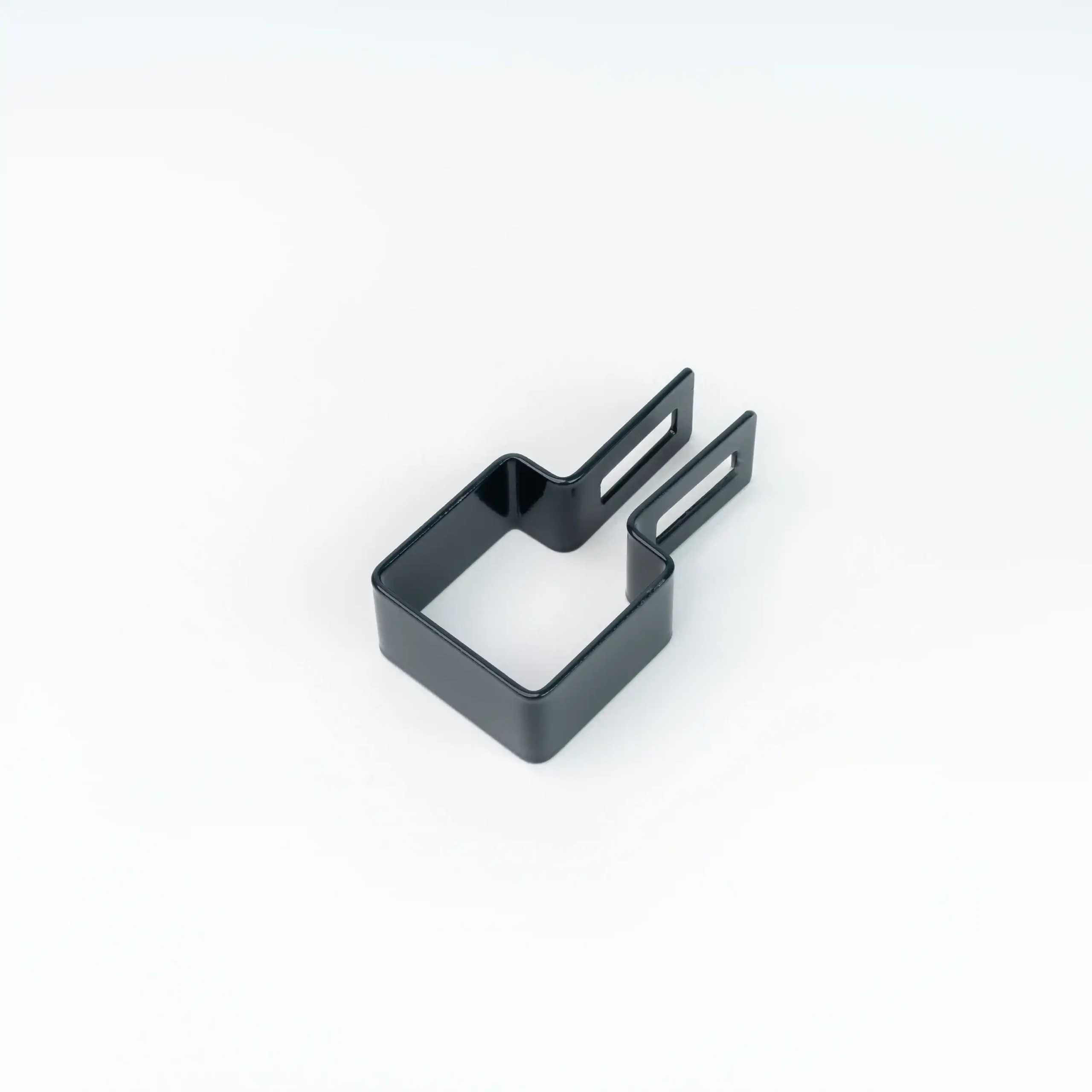 Obejma startowa do montażu ogrodzeń o wymiarach 40 x 40 cm czarna na białym tle