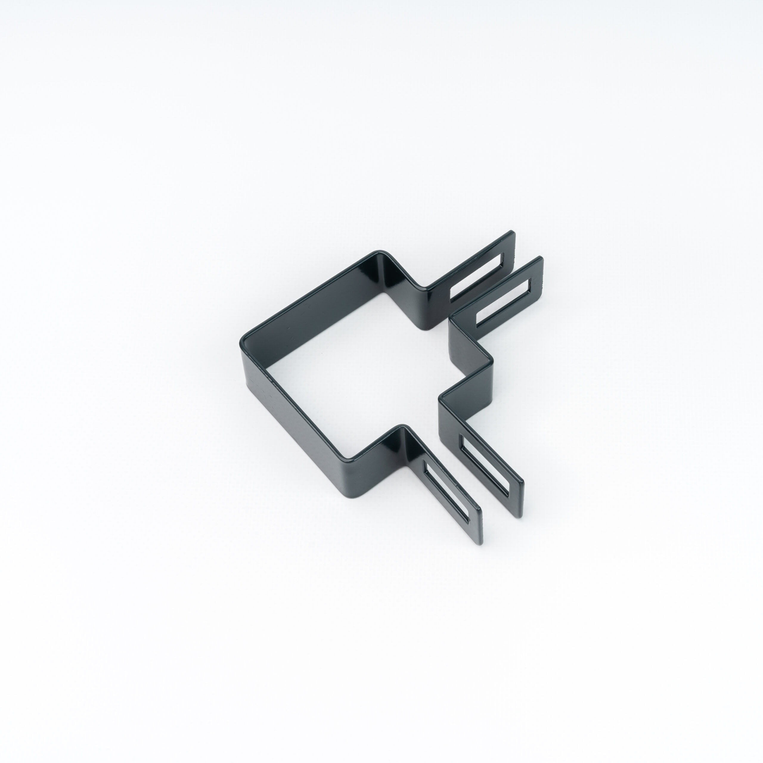 Obejma narożna o wymiarach 60 x 60cm czarna na białym tle