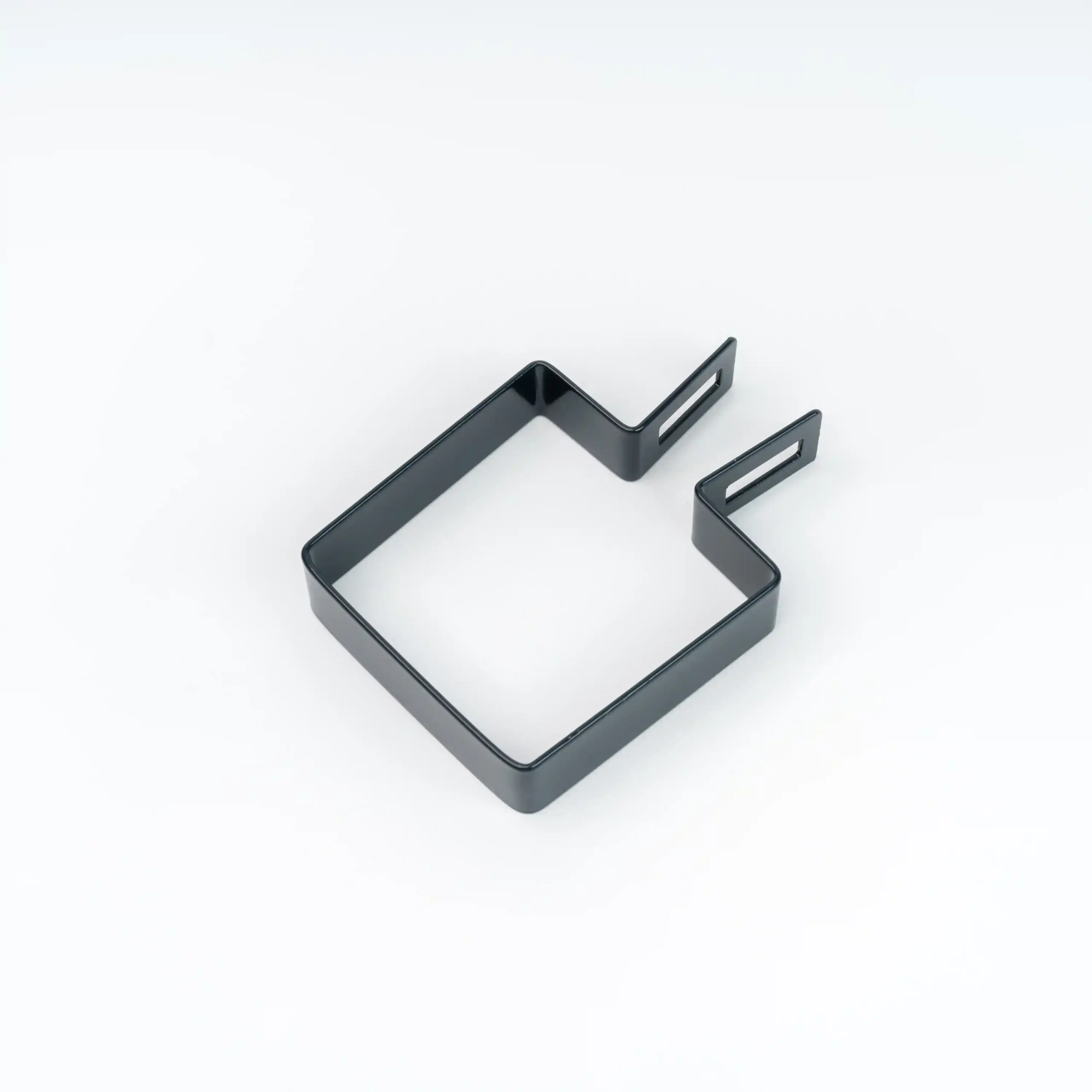 Obejma startowa do montażu ogrodzeń o wymiarach 80x80 cm czarna na białym tle