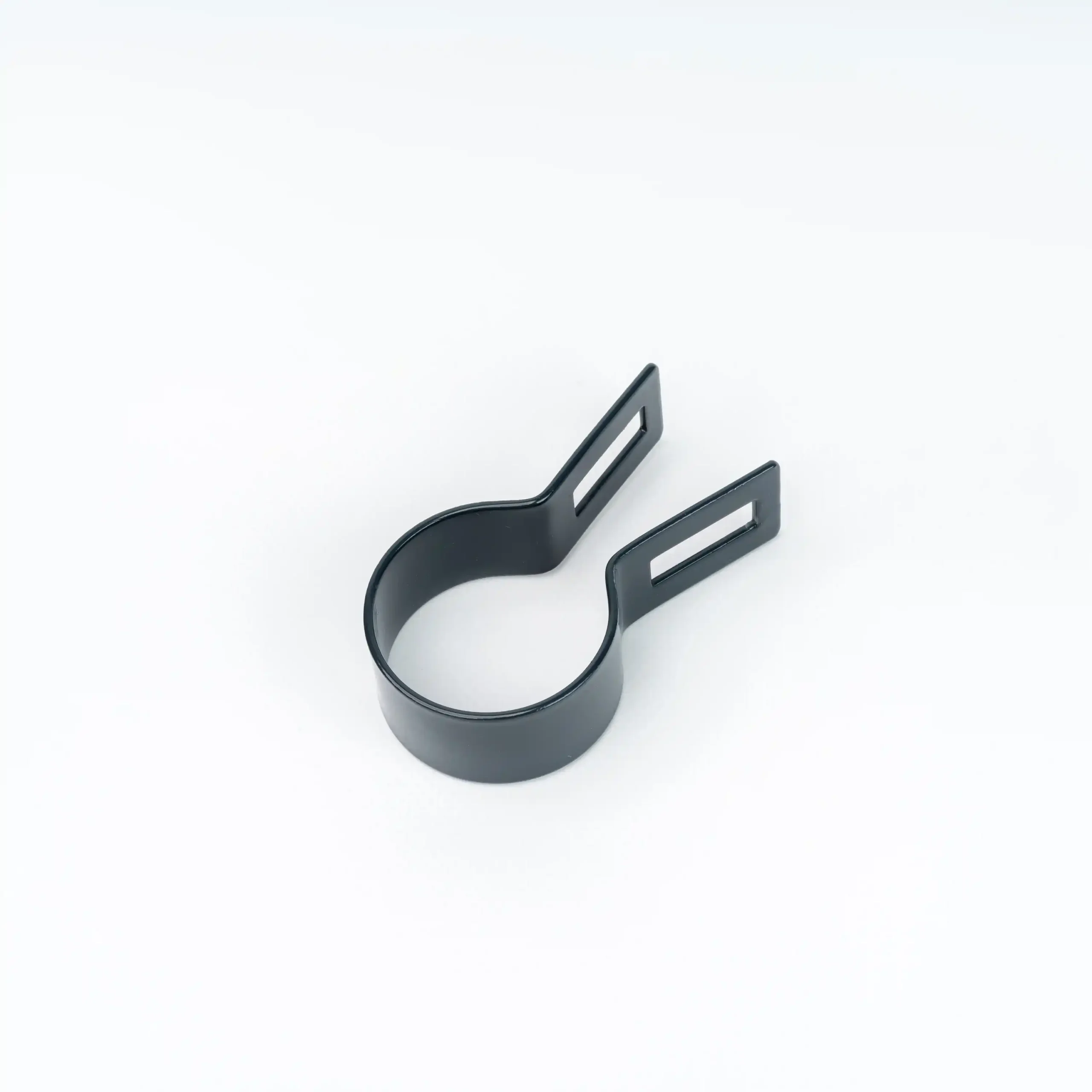 Obejma startowa do montażu ogrodzeń o wymiarach Fi42 czarna na białym tle