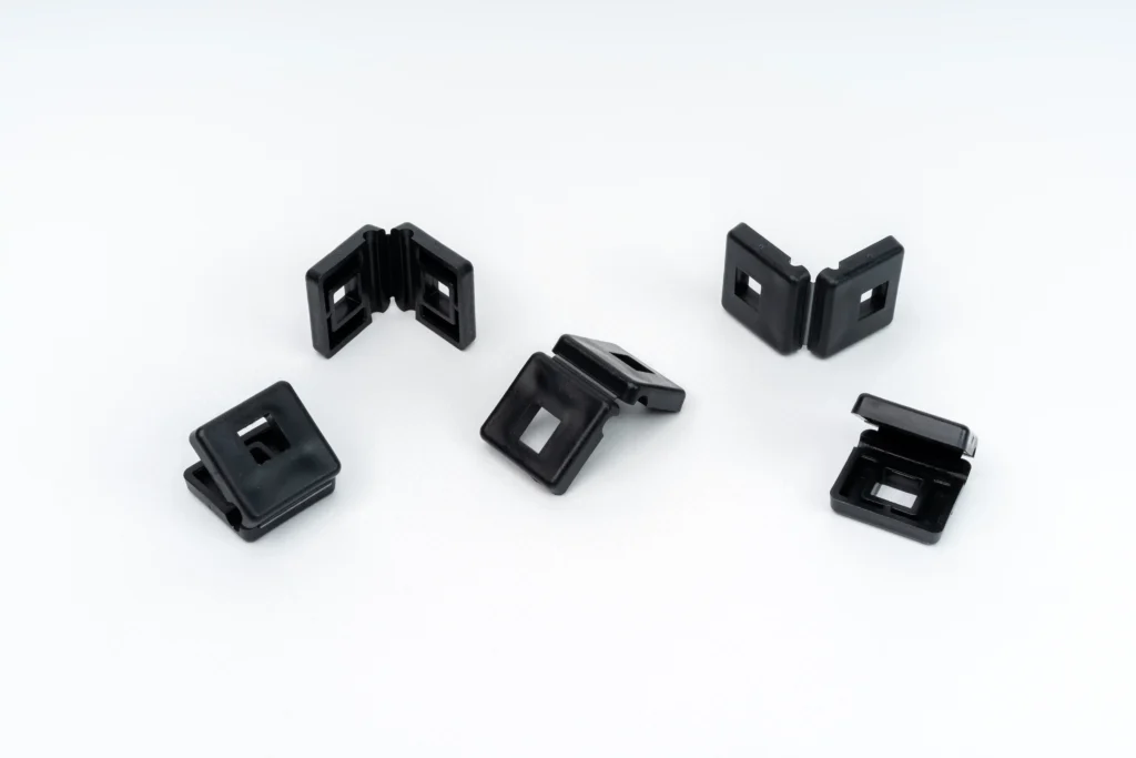 książeczki - dystanse do montażu siatki ogrodzeniowej