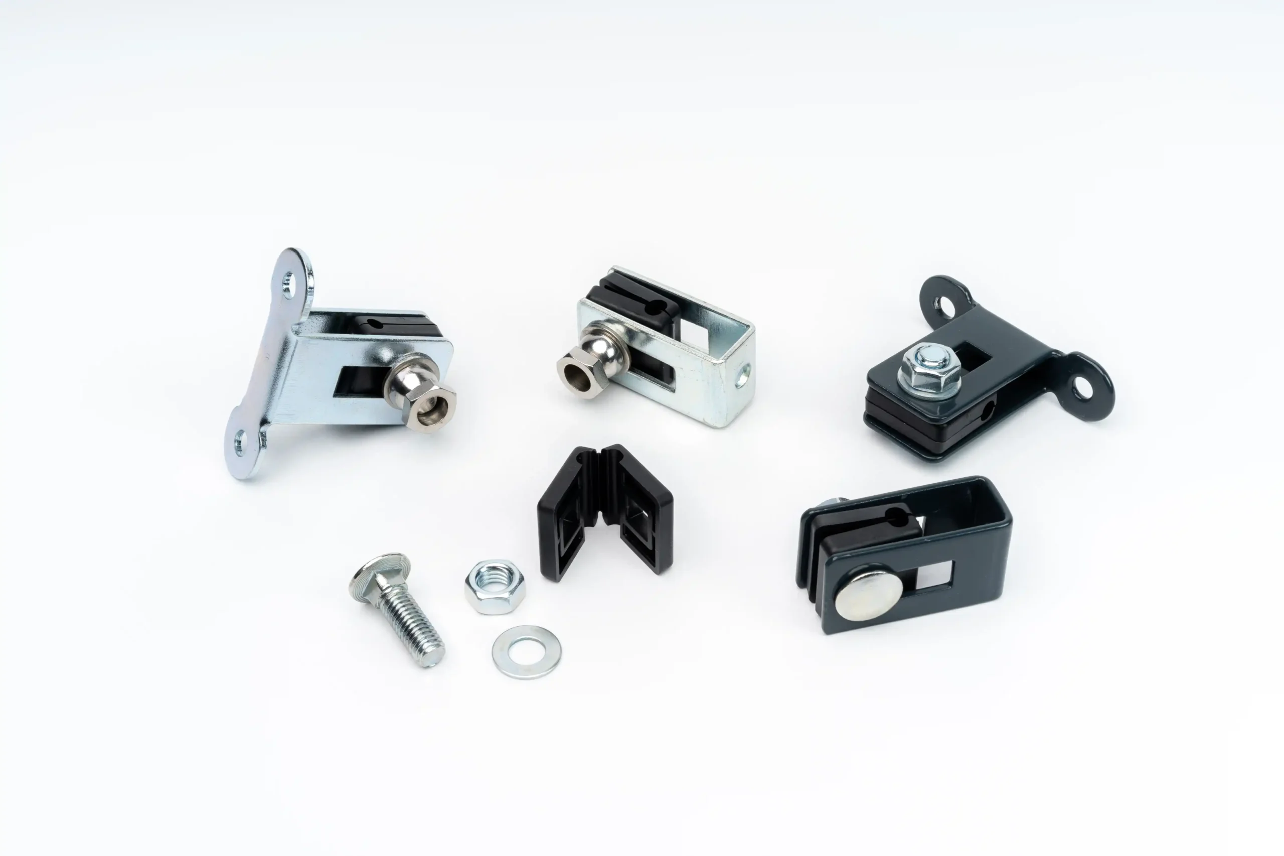 Zestawy uchwytów uniwersalnych typu U oraz z podstawą na białym tle