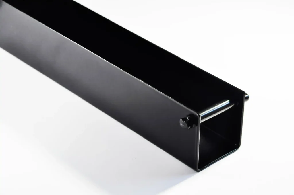 uchwyt do podmurówki z bolcem czarny