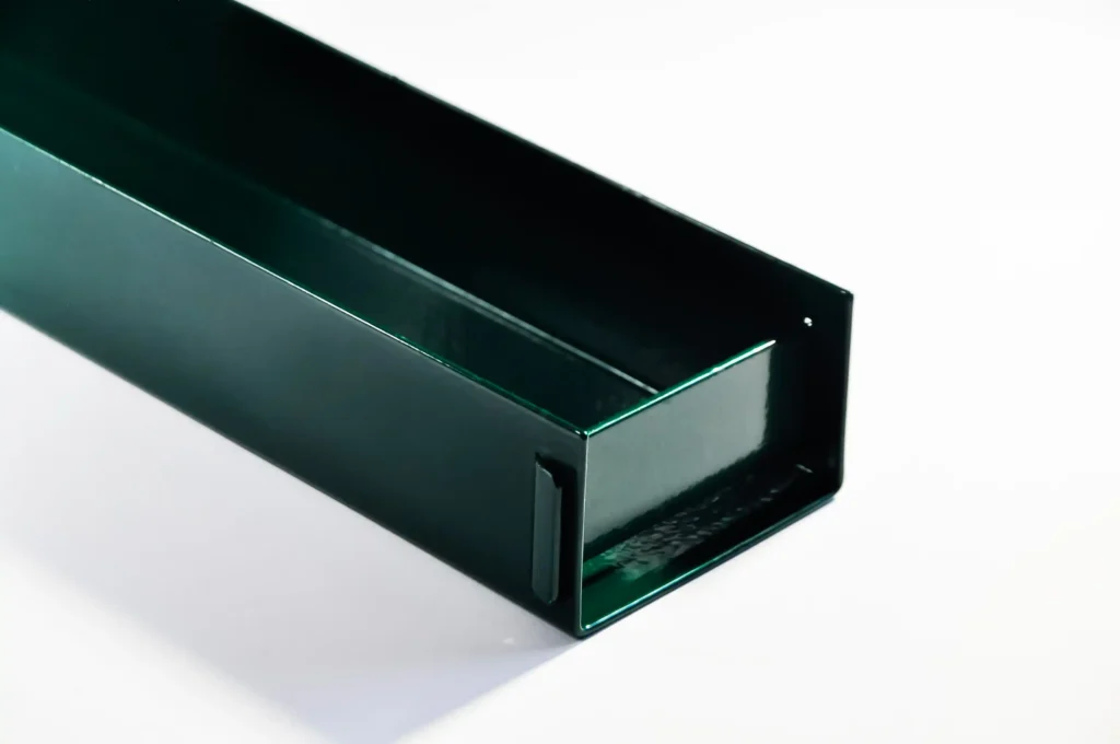 uchwyt do podmurówki zielony