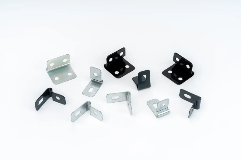 Zawijki montażowe całe oraz 1/2 w kolorach czarnym, ocynku