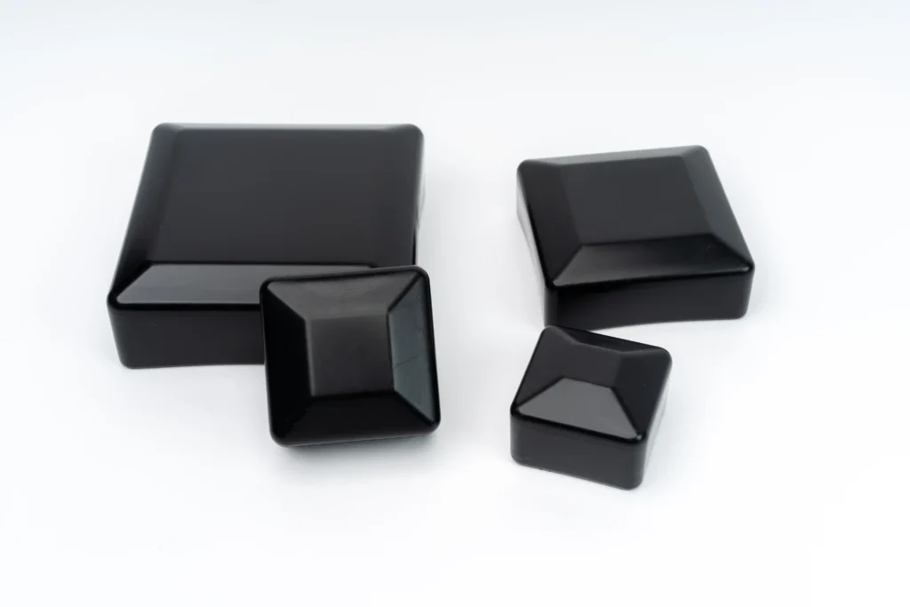 kapturki kwadratowe do montażu ogrodzeń nakładane